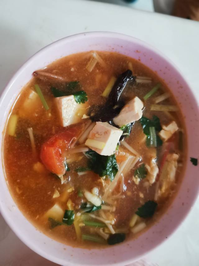 减肥期简单易做味道鲜美的番茄内酯豆腐汤