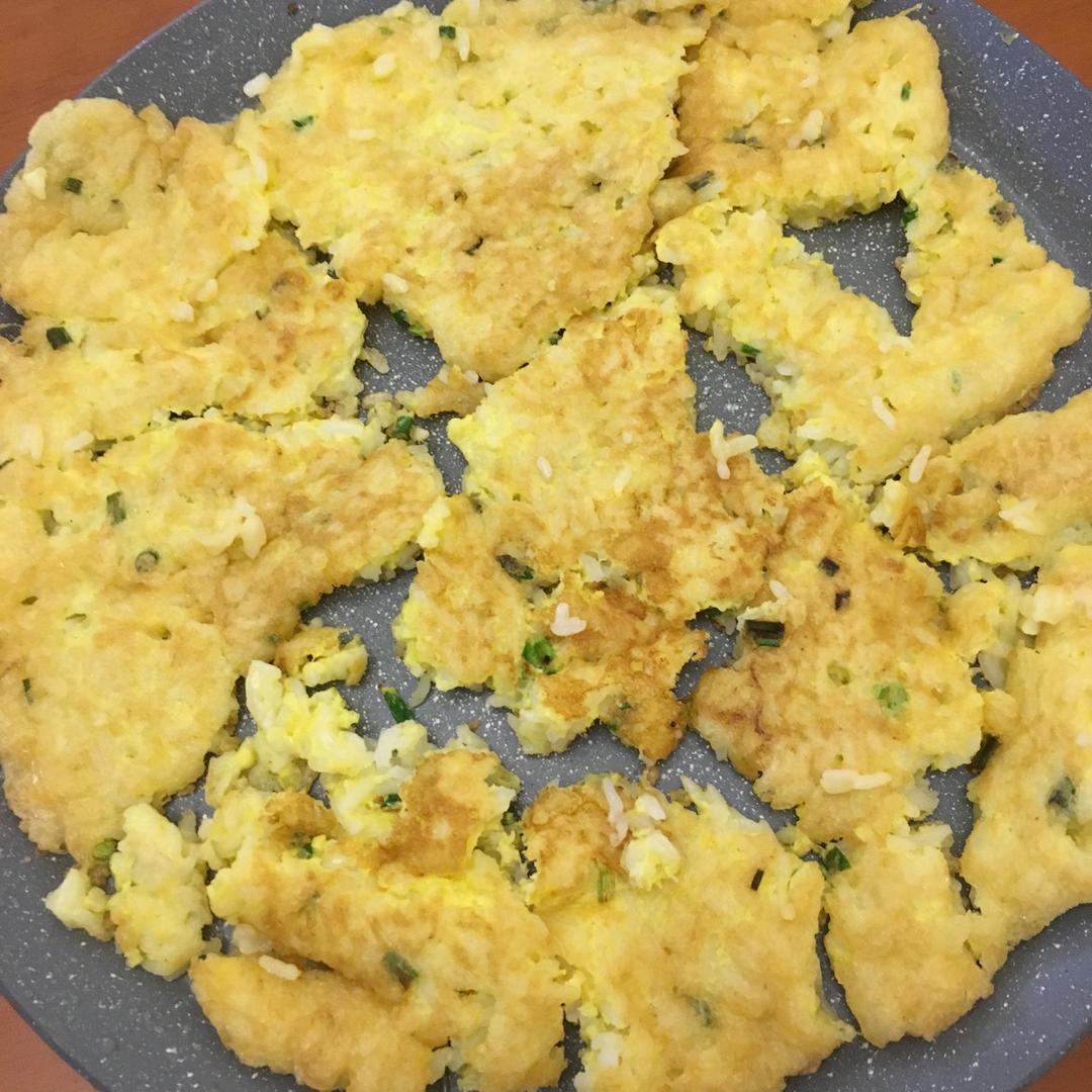 米饭蛋饼（剩米饭煎蛋饼）