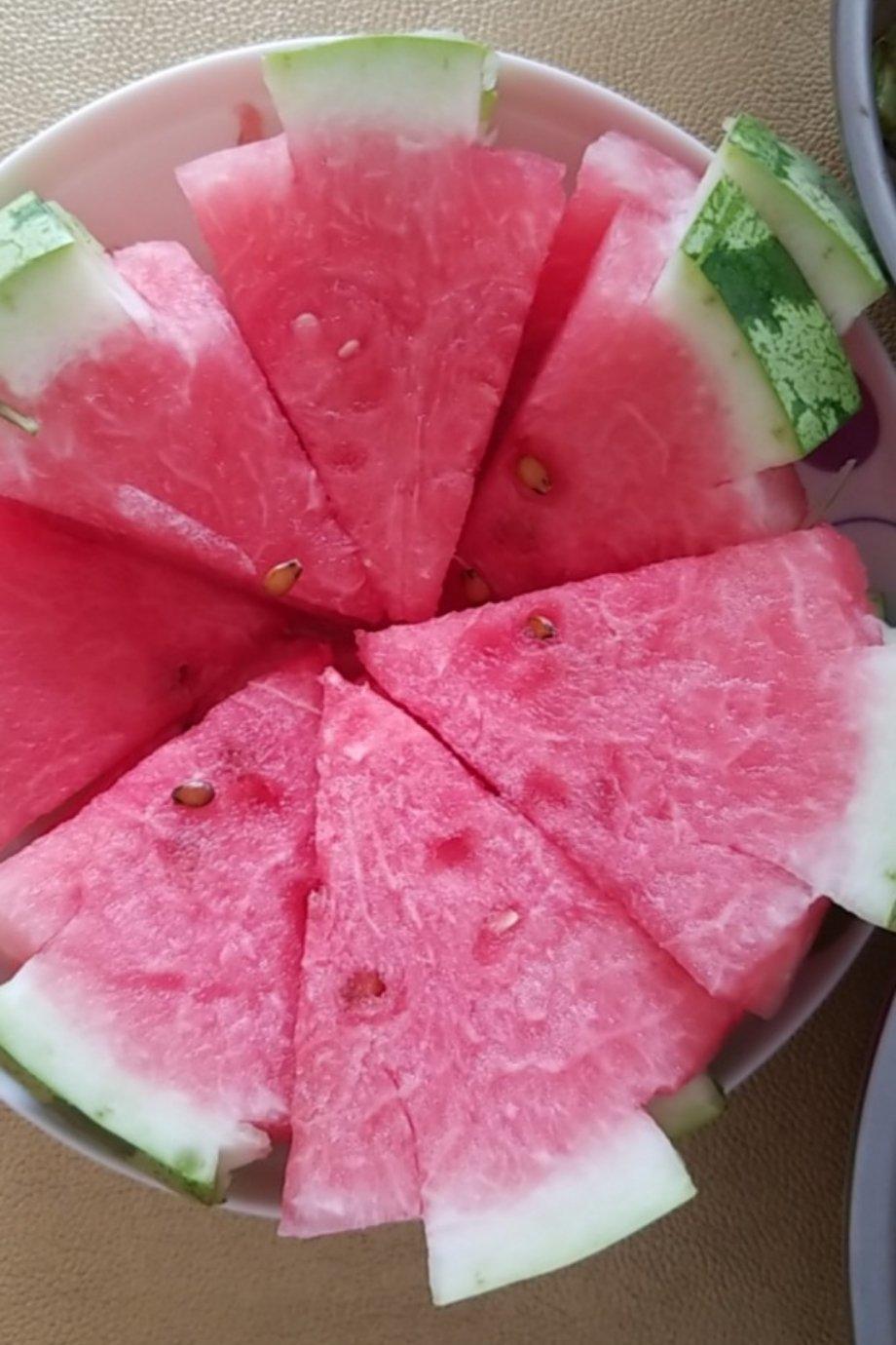 长颈鹿熏做的切西瓜新方法