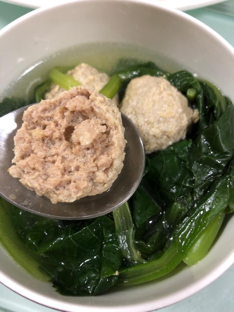 小白菜汆丸子汤，鲜嫩爽口又低脂