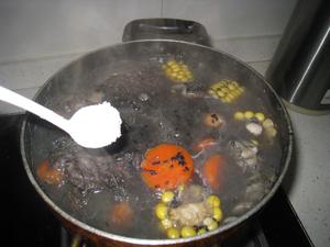 黑芝麻鲫鱼汤的做法 步骤9