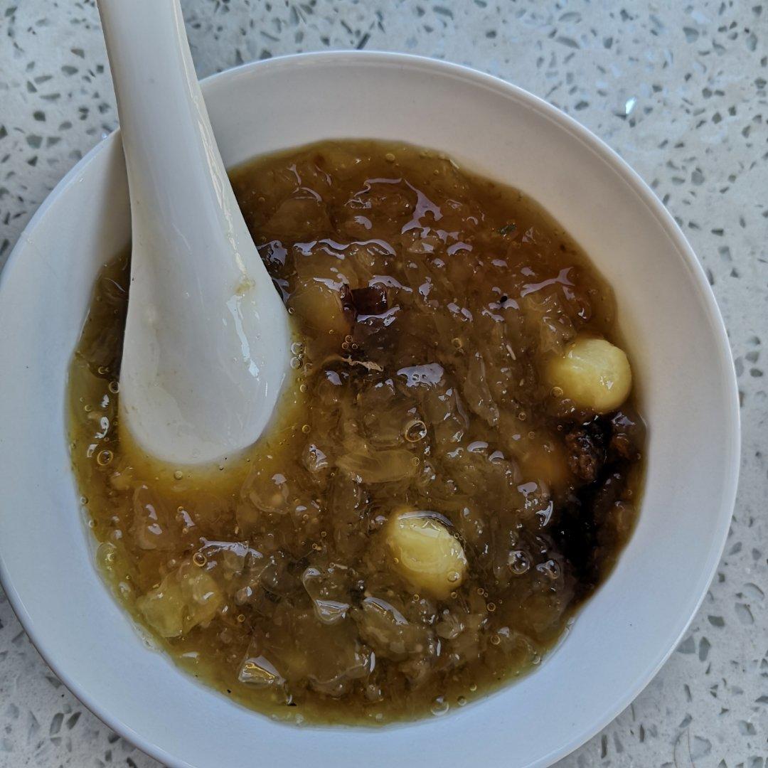 银耳莲子羹～出胶有妙招