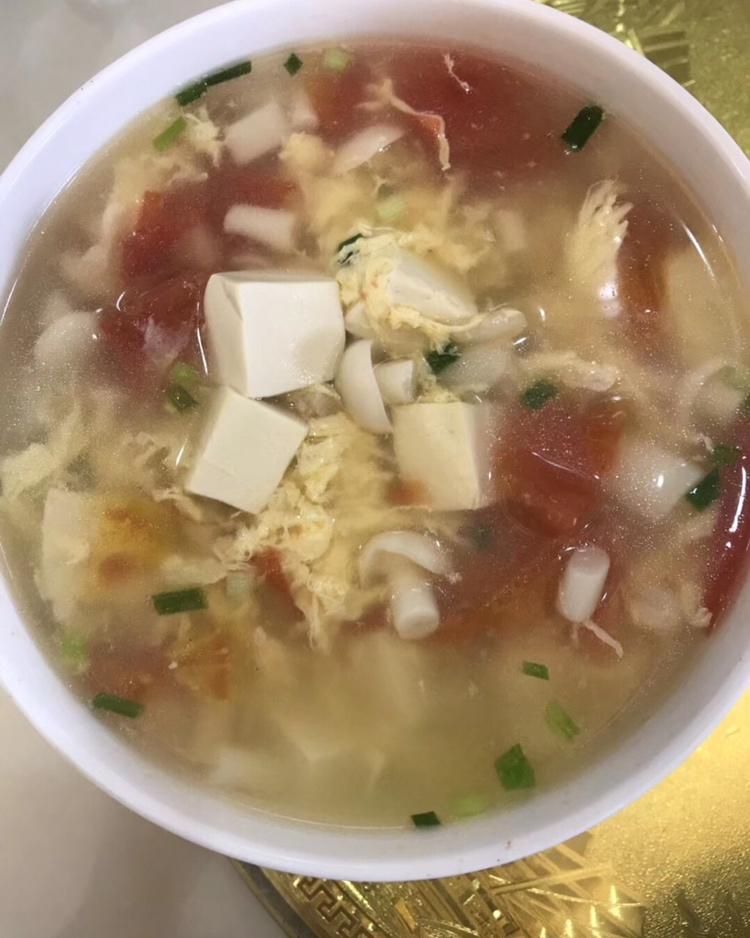 鲜掉眉毛的菌菇豆腐汤