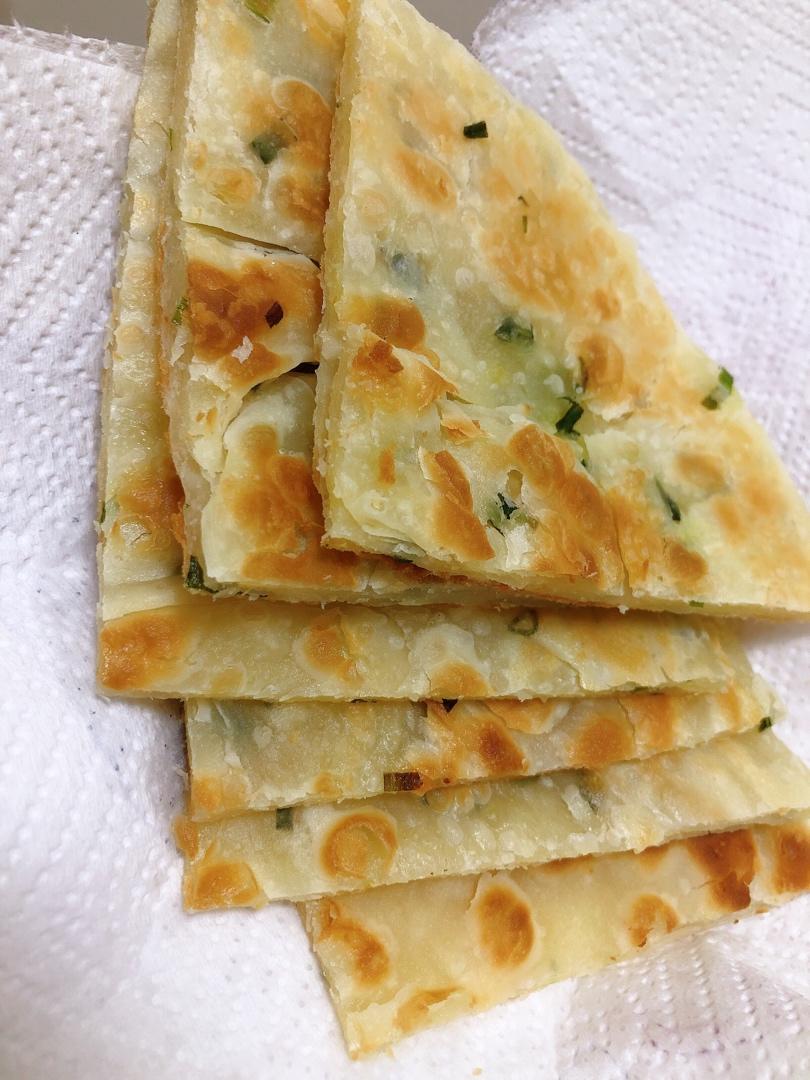 葱花大饼、蓬松柔软又简单的大葱烙饼