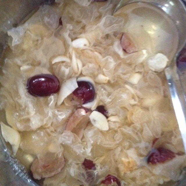 冰糖银耳莲子百合羹