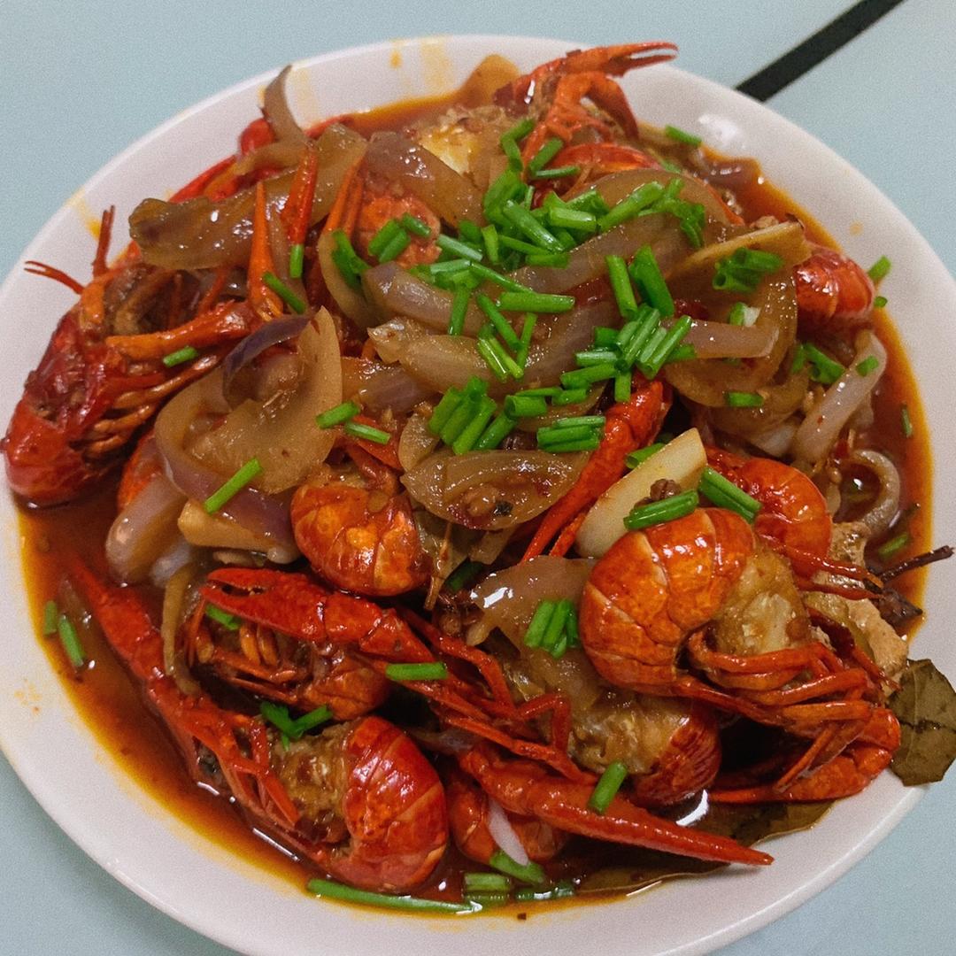 蒜蓉香辣小龙虾夜宵下酒菜（附小龙虾处理大法）