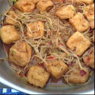 黄豆芽炒油豆腐