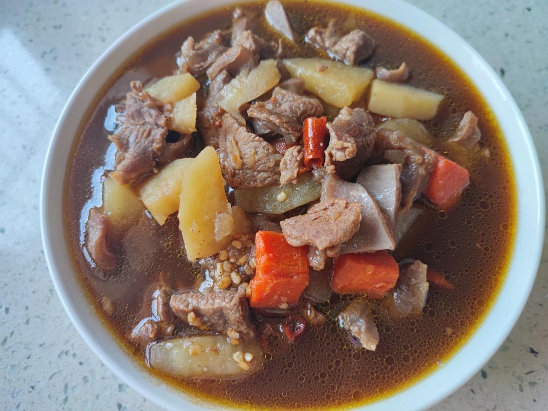 西红柿土豆胡萝卜炖牛腩
