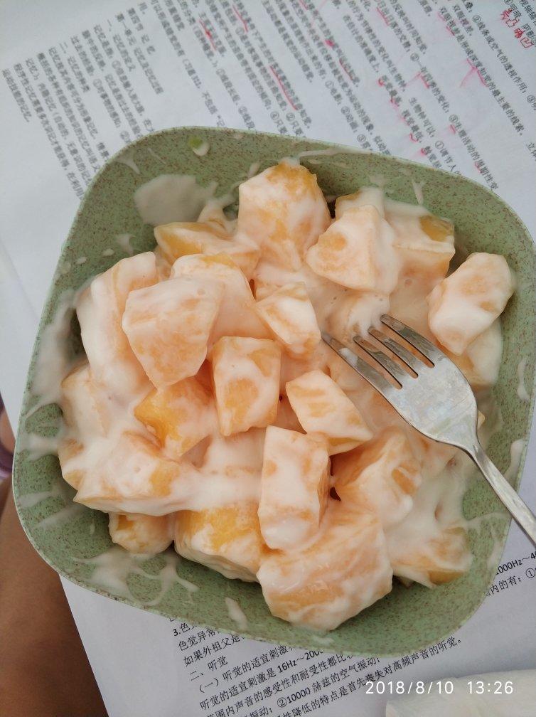酸奶哈密瓜沙拉