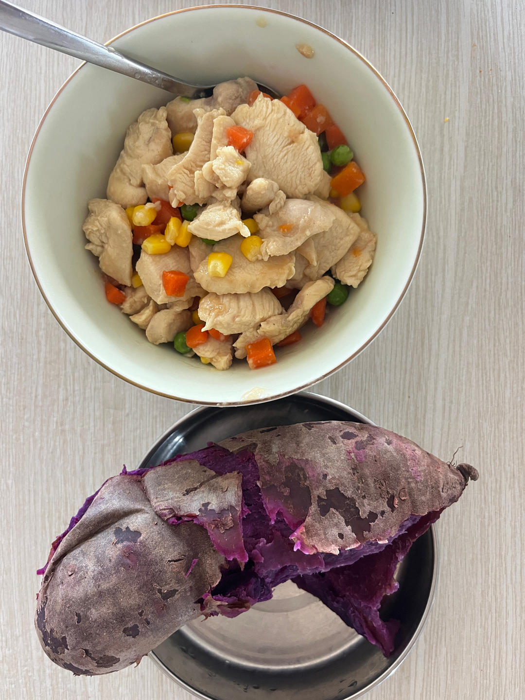 鸡胸肉炒玉米胡萝卜青豆粒