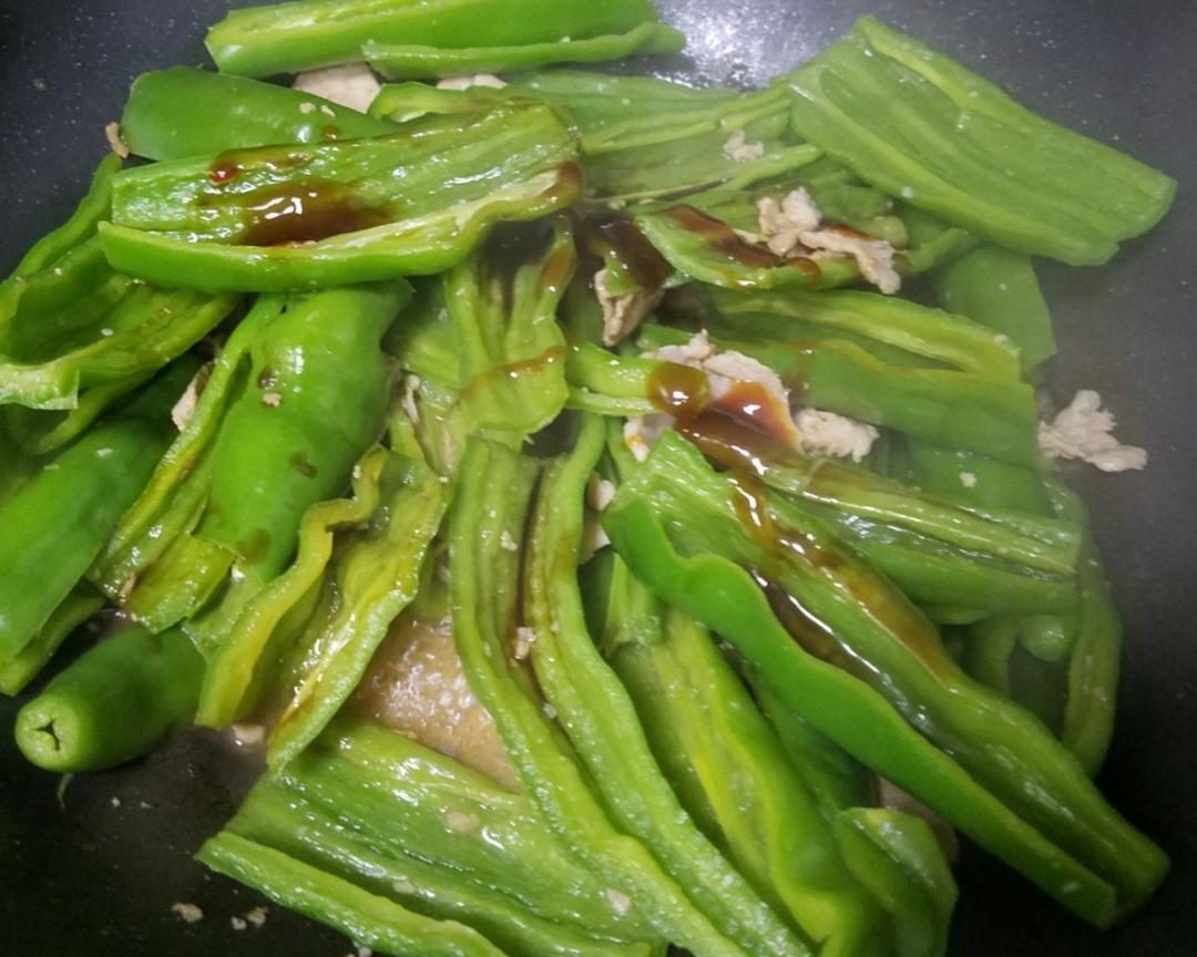 斜头青椒炒肉片的做法