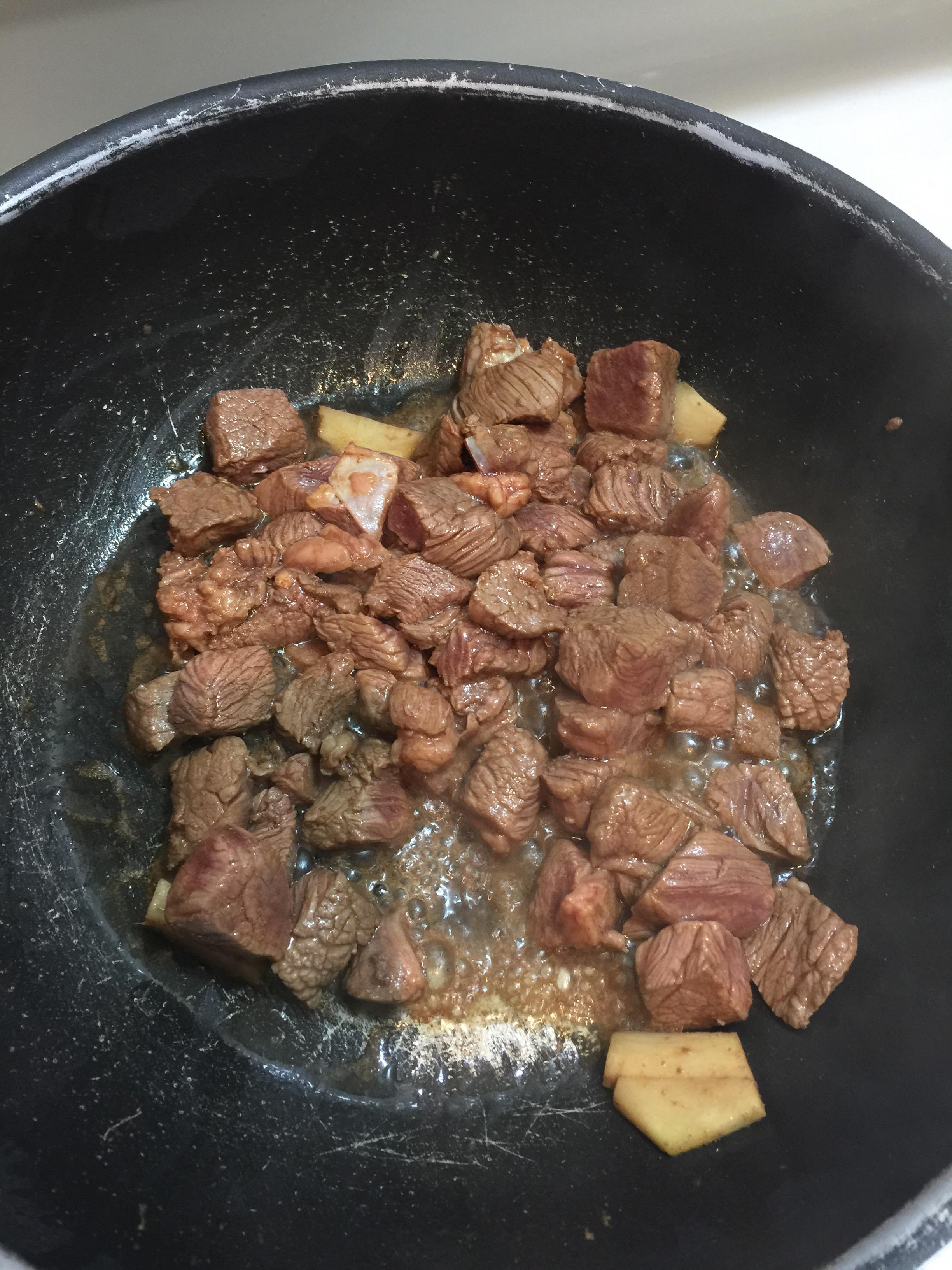 牛肉炖白萝卜的做法 步骤1