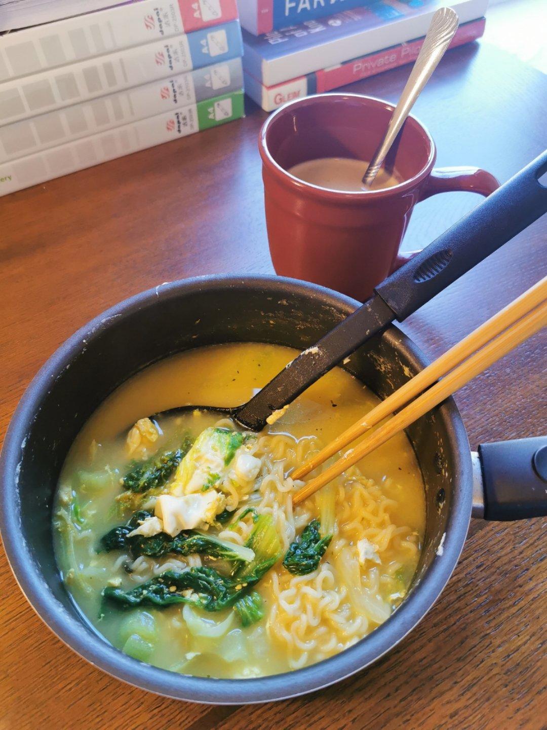 一碗热汤面🍜