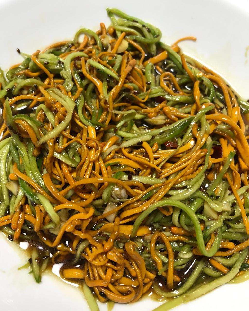 黄瓜丝拌虫草花