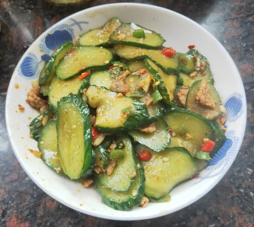 红烧肉片黄瓜的做法