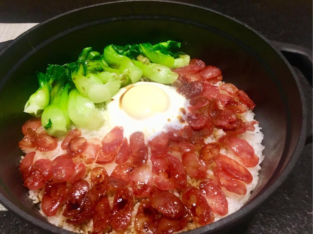 铸铁锅腊肠煲仔饭