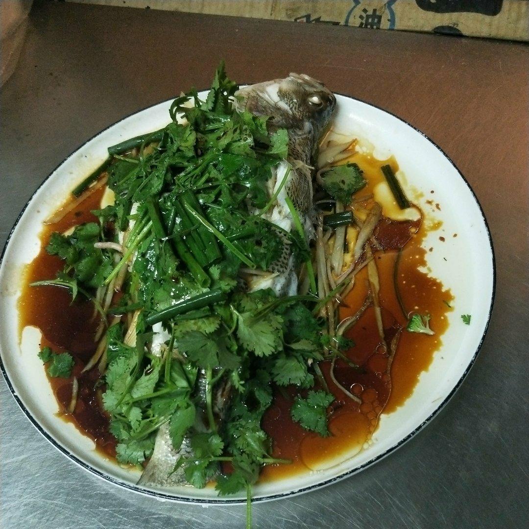 蒸鲈鱼