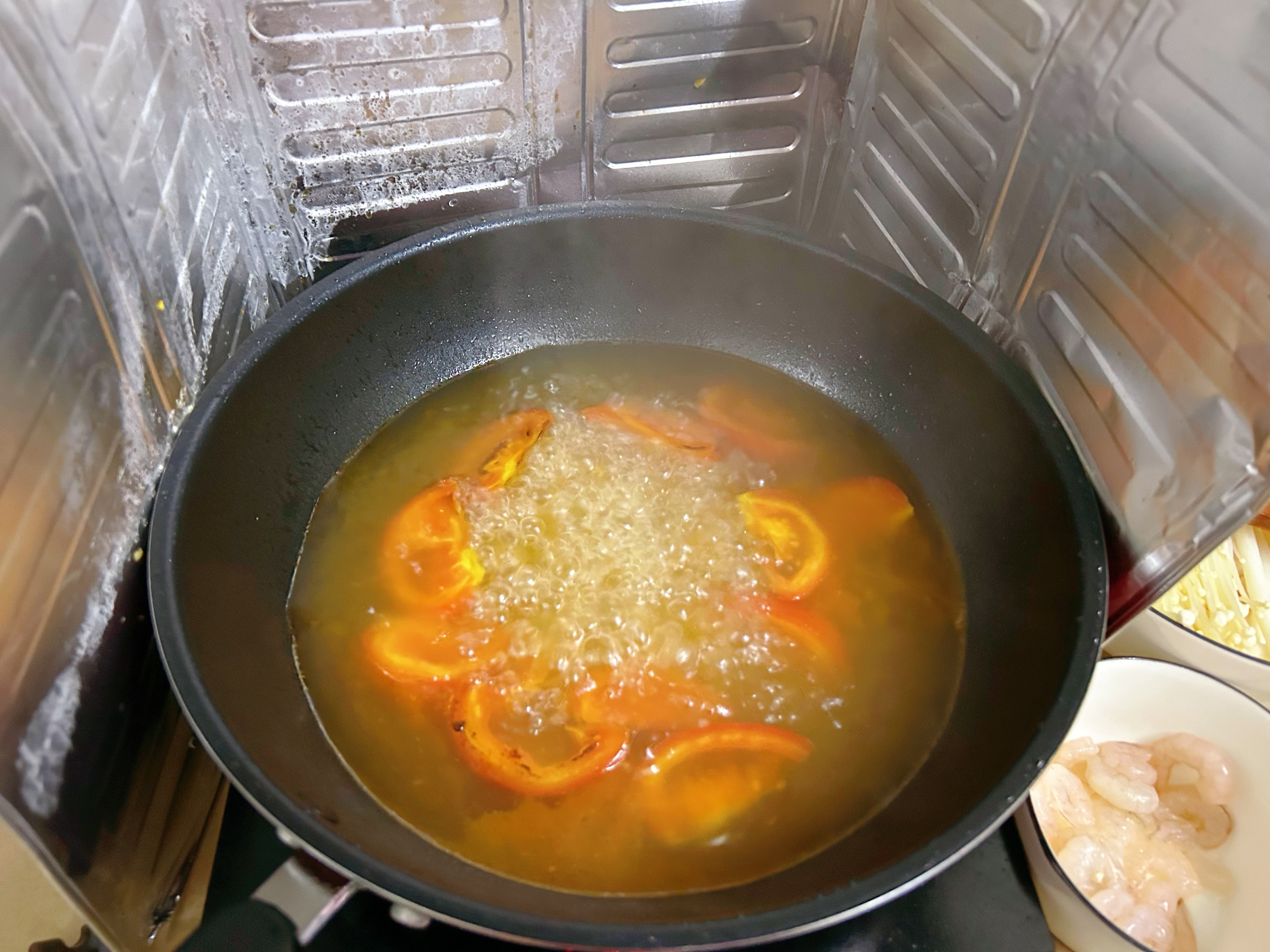 广东靓汤——酸甜开胃的番茄杂菇鲜虾汤的做法 步骤5