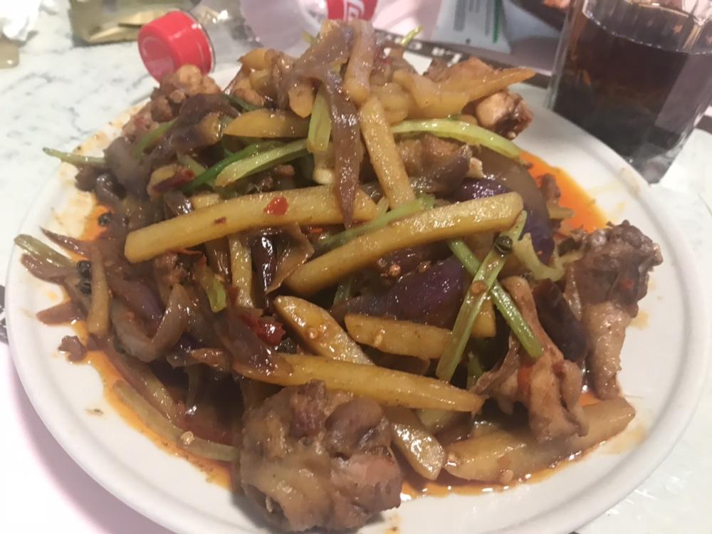 厨师长教你：“干锅鸡”的家常做法，肉香四溢回味无穷