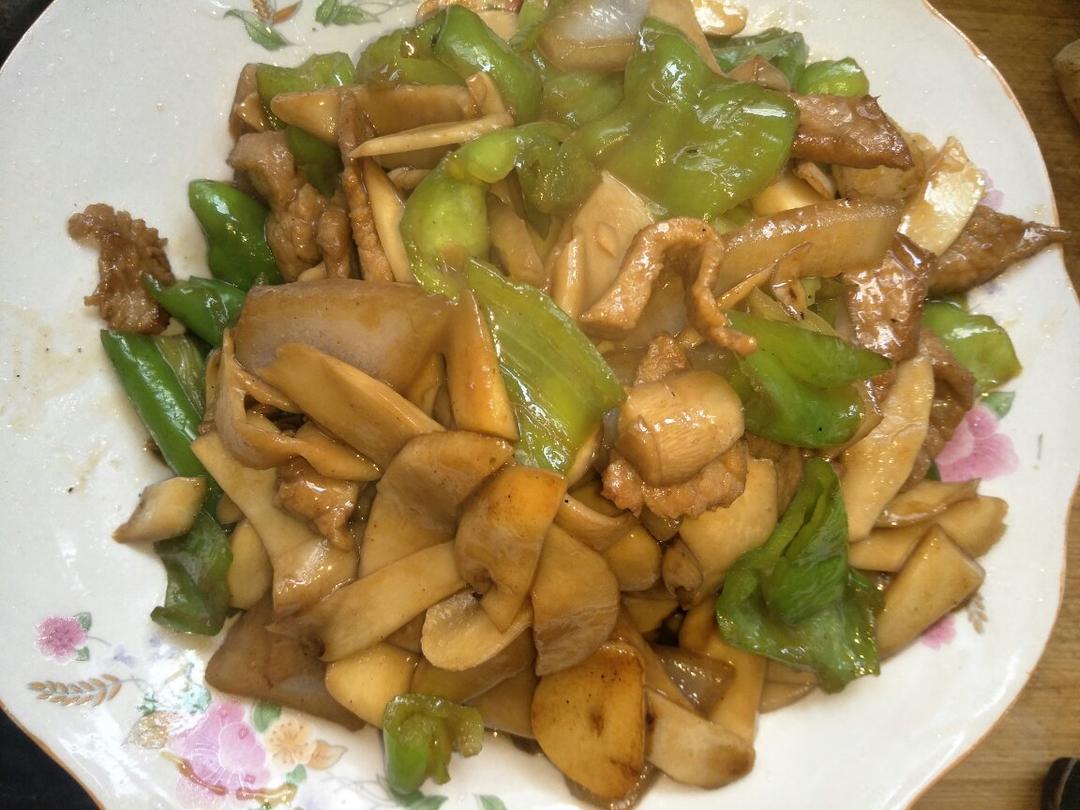 鸡腿菇炒肉