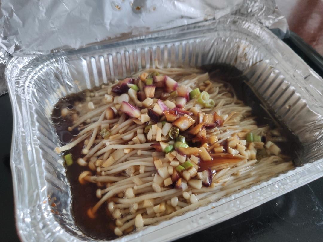 锡纸金针菇-在家用烤箱就能做的烧烤，烧烤店必点菜品之一！超鲜！