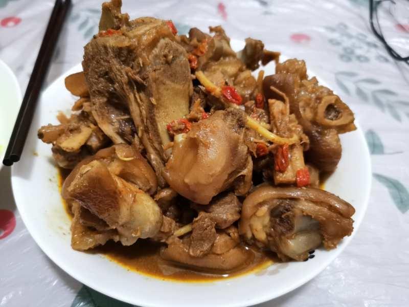 咸甜口党参枸杞猪脚