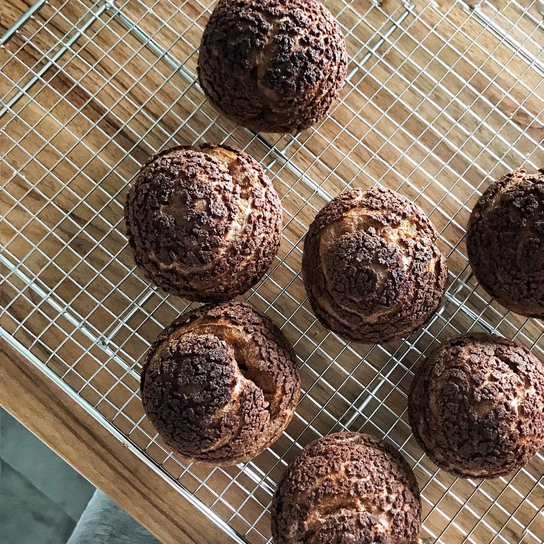 巧克力酥皮泡芙