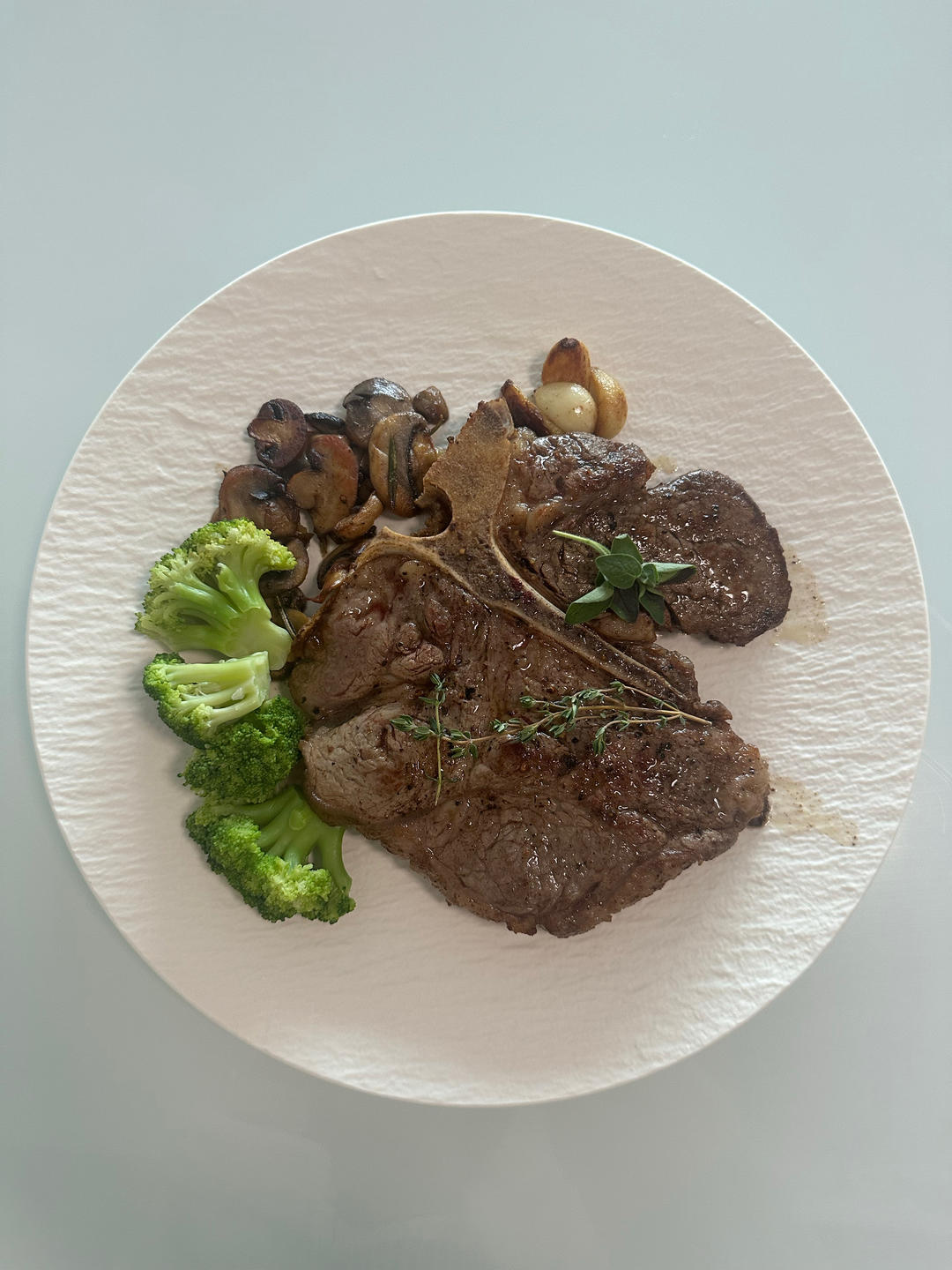 美式牛排馆风格，超厚牛排porterhouse steak
