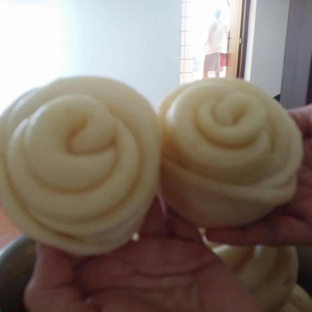 牛奶黑芝麻玫瑰馒头
