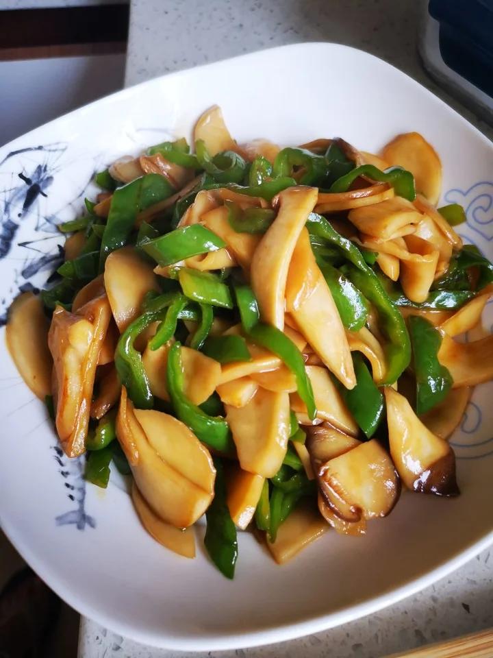 青椒素炒杏鲍菇
