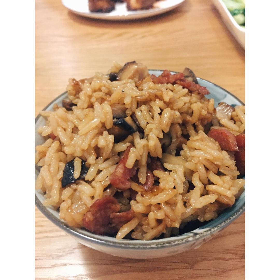 香菇土豆腊肠焖饭