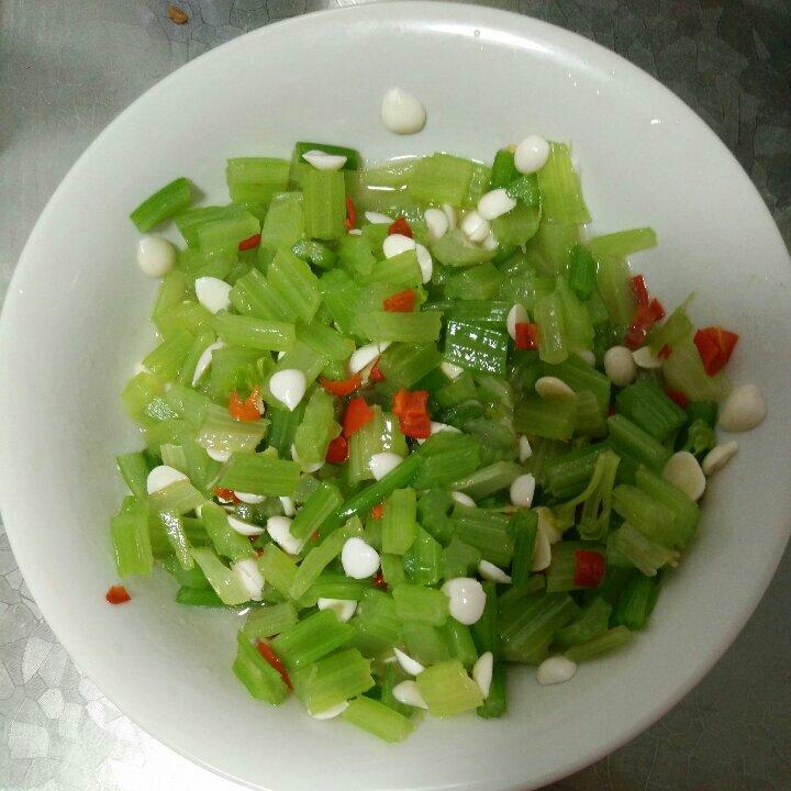 杏仁拌芹菜