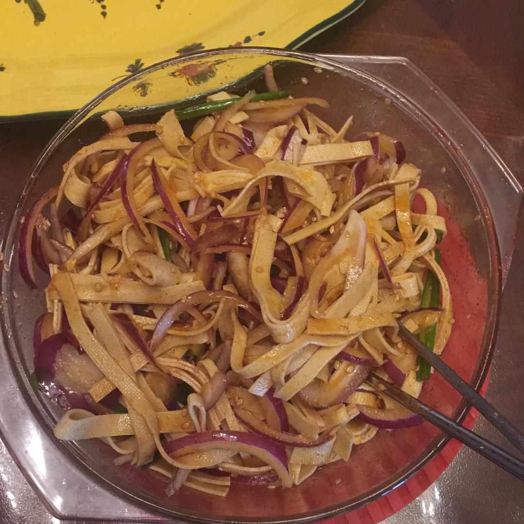洋葱拌干豆腐丝