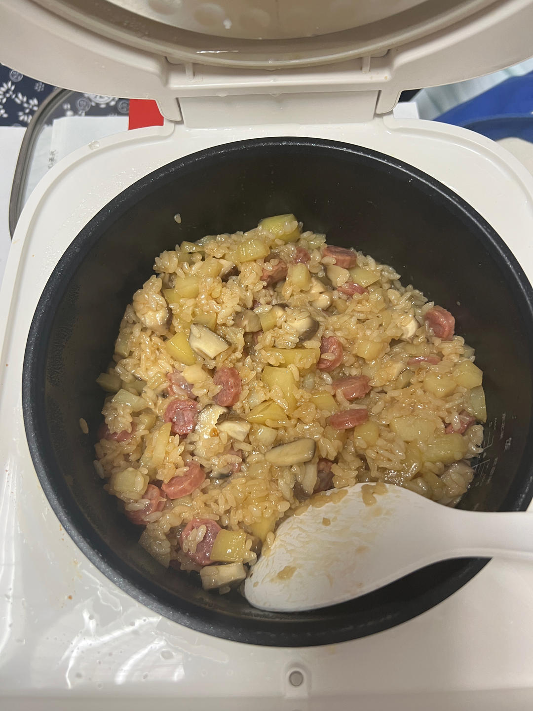 腊肠煲仔饭（电饭锅版）