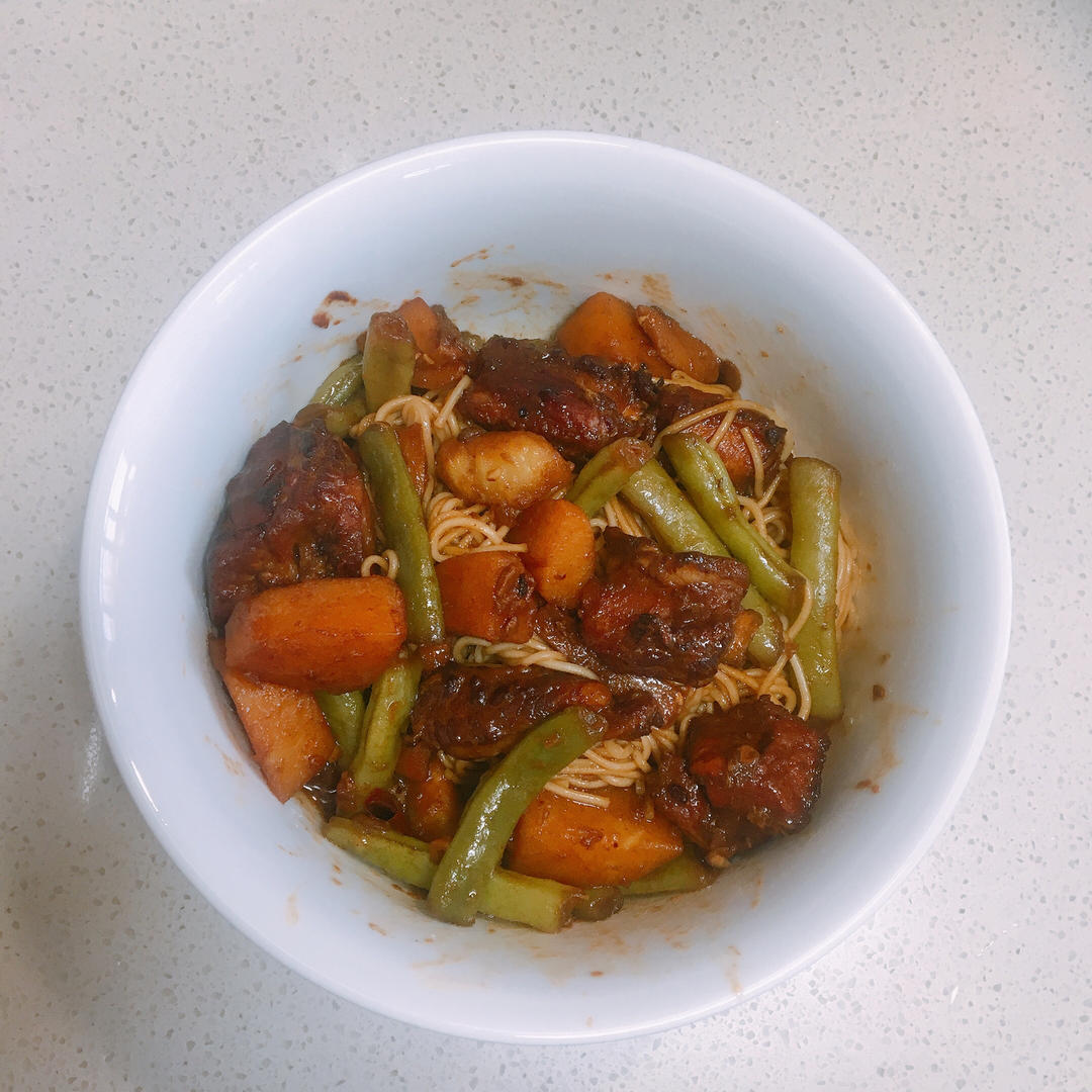 曼食慢语丨排骨豆角焖面