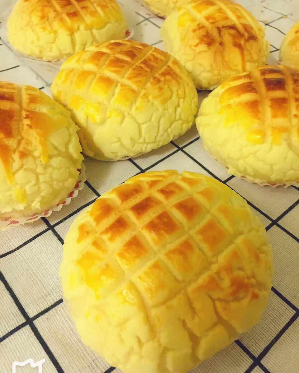 好吃到炸裂的港式菠萝包（附带制作酥皮的小视频）