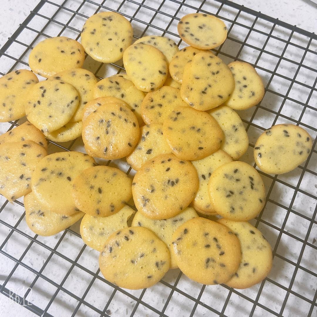 小时候的味道 — 芝麻鸡蛋薄脆饼干