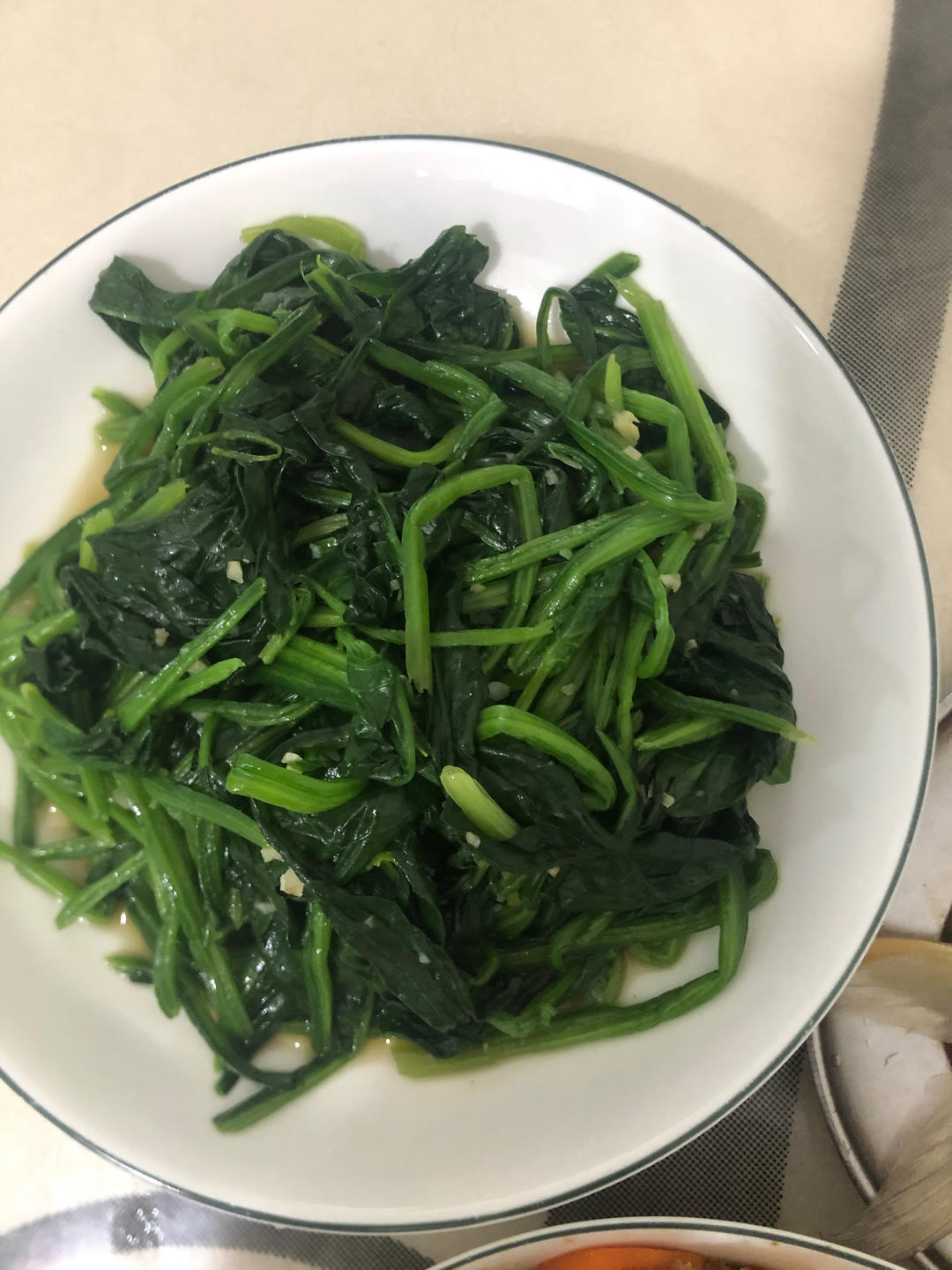 不涩口又嫩的清炒菠菜