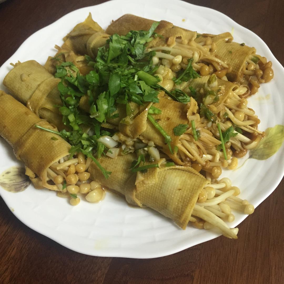 豆皮卷金针菇