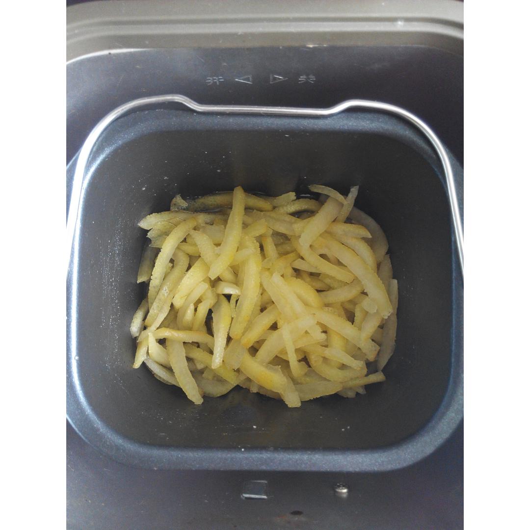 糖渍西柚皮－－橙皮，柚子，桔子一类都可以噢