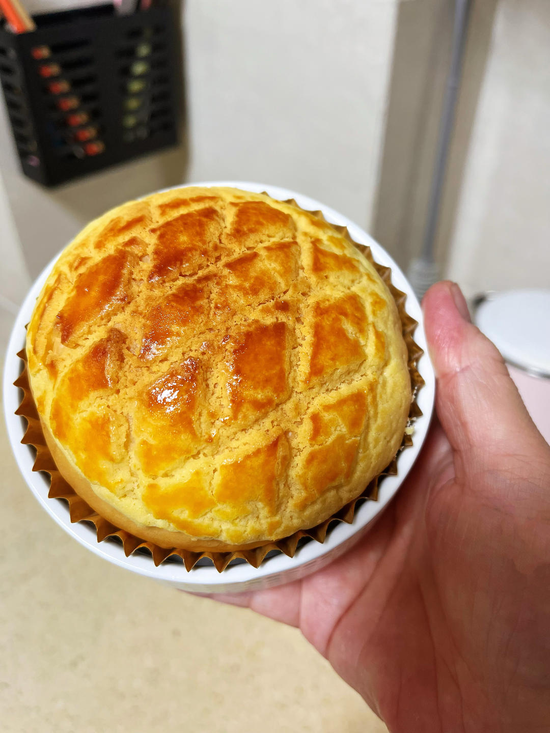 好吃到炸裂的港式菠萝包（附带制作酥皮的小视频）