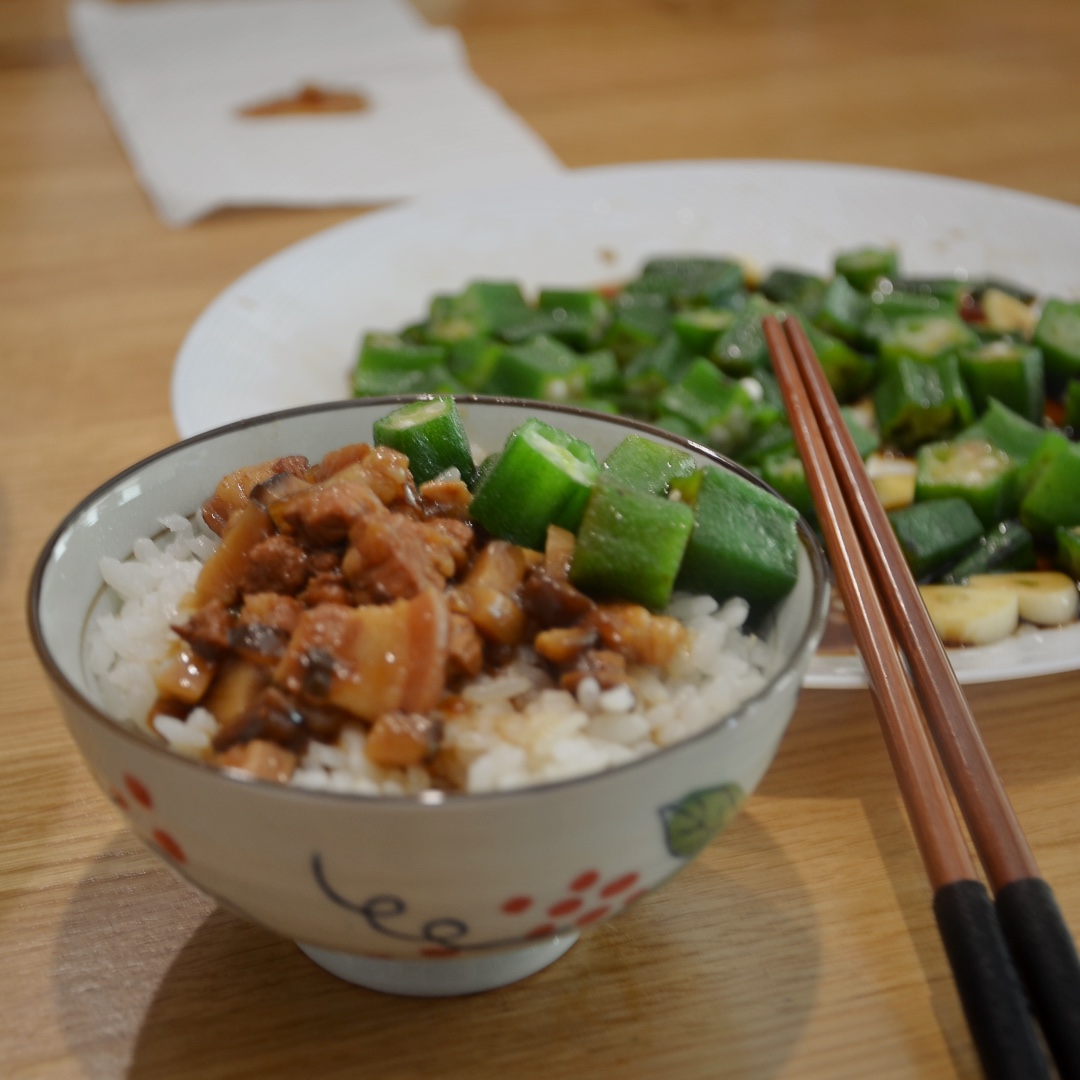 洋葱酥卤肉饭