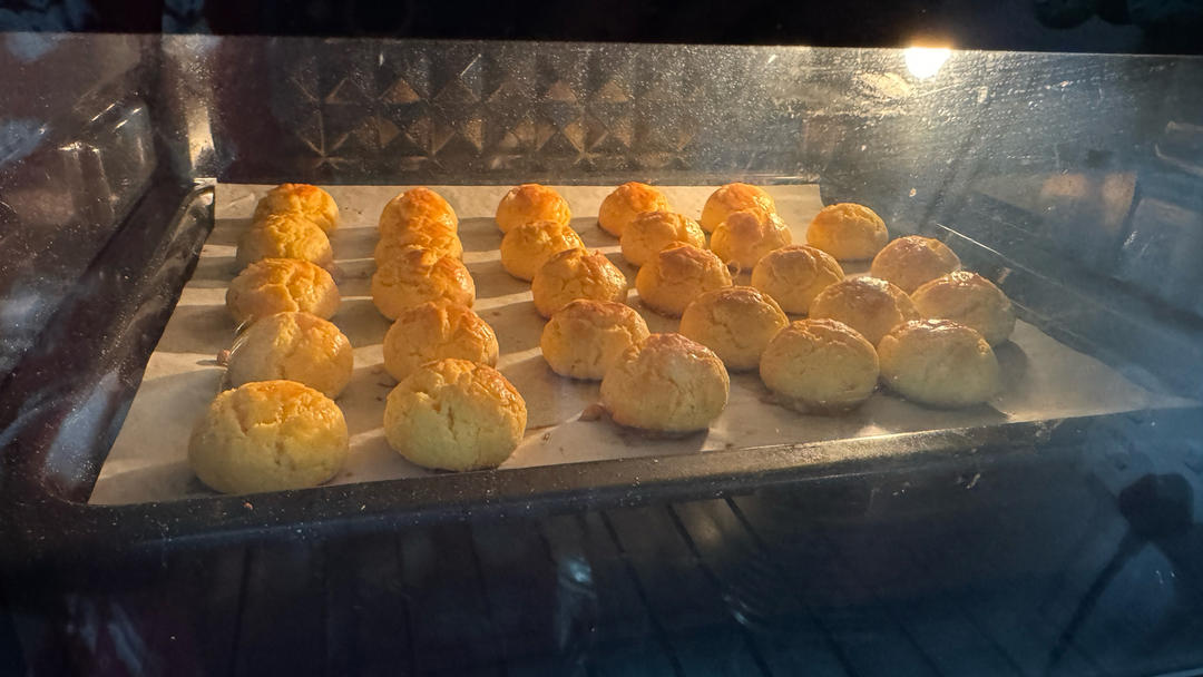 一口一个咸香酥松｜咸蛋黄一口酥