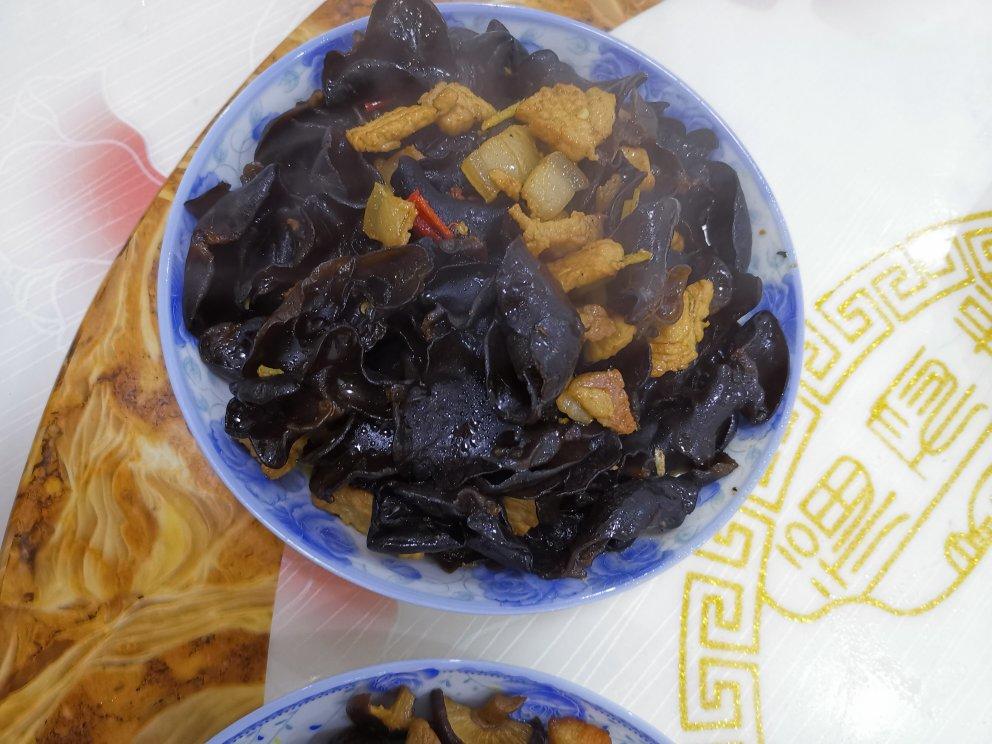 超下饭的木耳炒肉