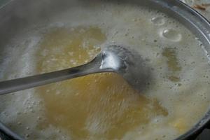 拜金粥·玉米糁粥古早味的做法 步骤1