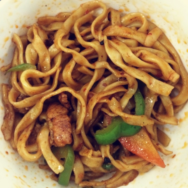 家常炒面：簡單、快捷，美味。