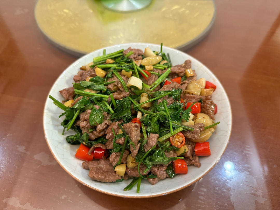 小炒黄牛肉，肉嫩味香！太好吃了简直是米饭杀手！