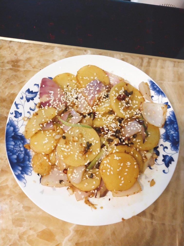 边吃边流泪的「孜然土豆片」