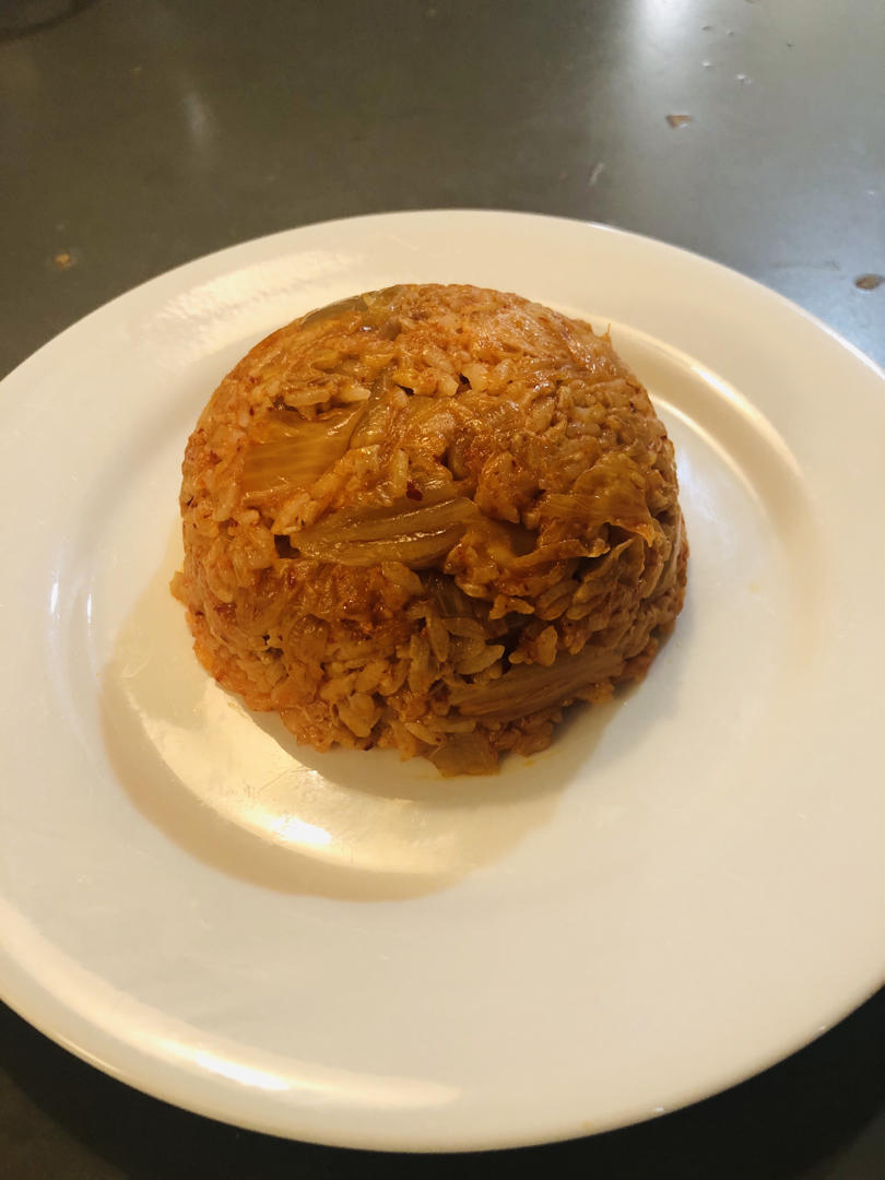 金枪鱼辣白菜炒饭