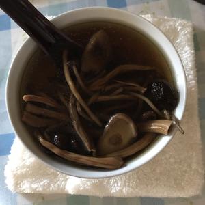 茶树菇、香菇煲鸡汤的做法 步骤4